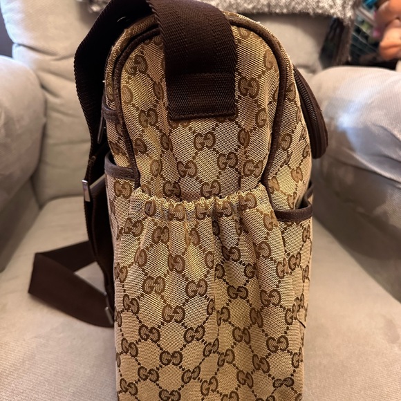 Beige and brown Gucci Diaper Bag with GG Supreme throughout - Picture 9 of 11